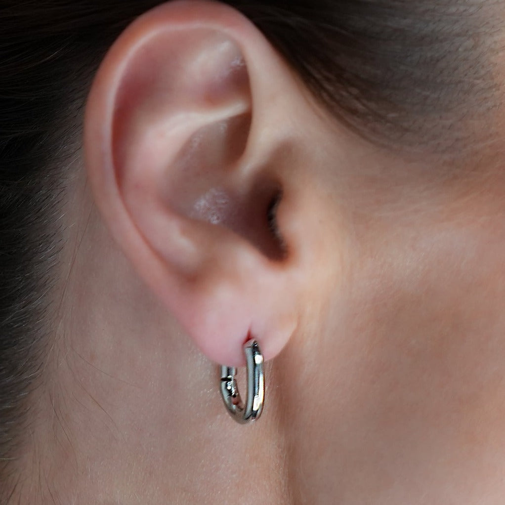 Style BISBEE: Rounded Corners Rectangular Mini Hoop in White Gold (Silver Toned)