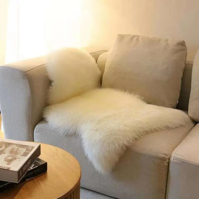 BOL White Sheepskin Rug