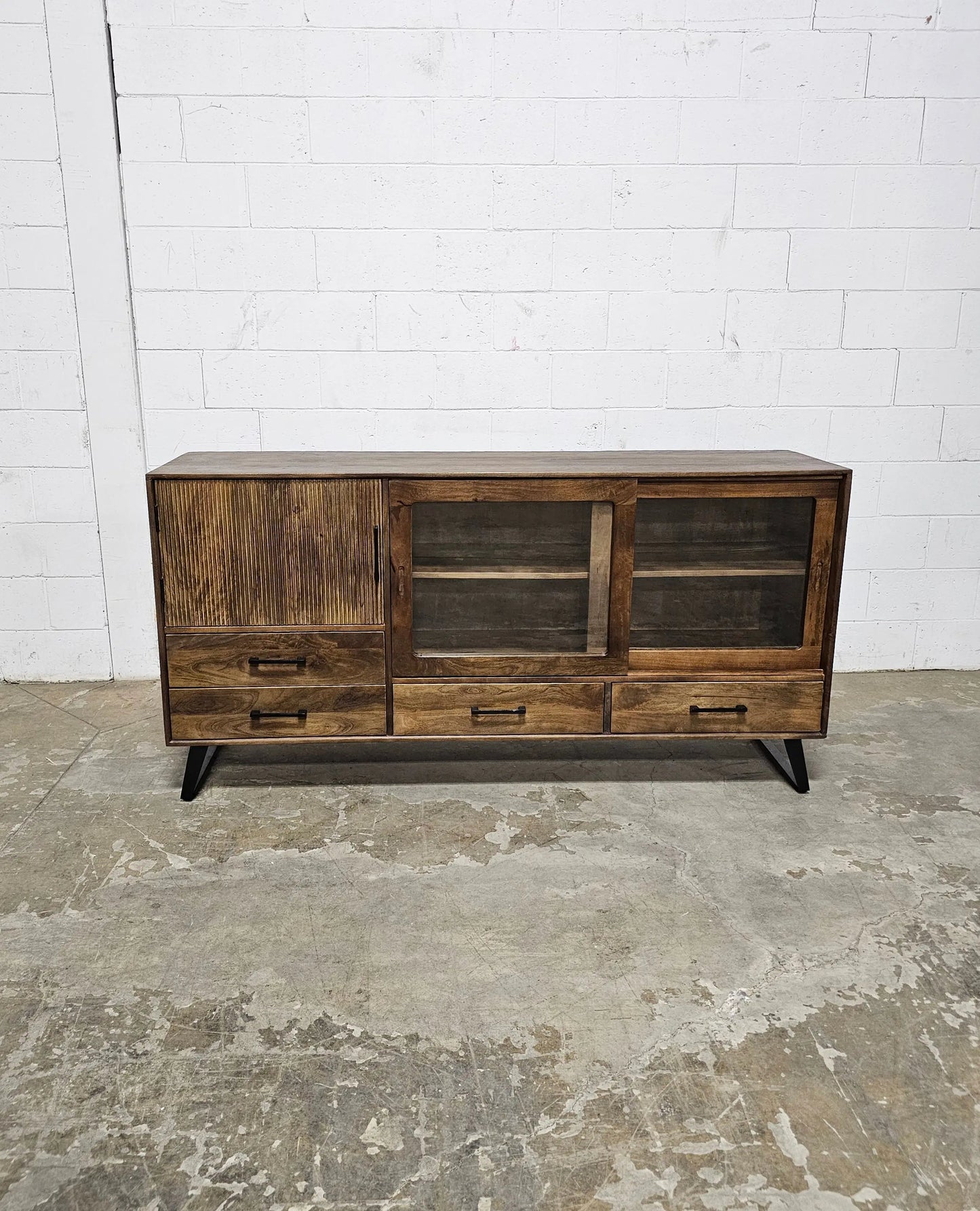 Buffet Arezzo en bois de manguier portes coulissantes vitrées