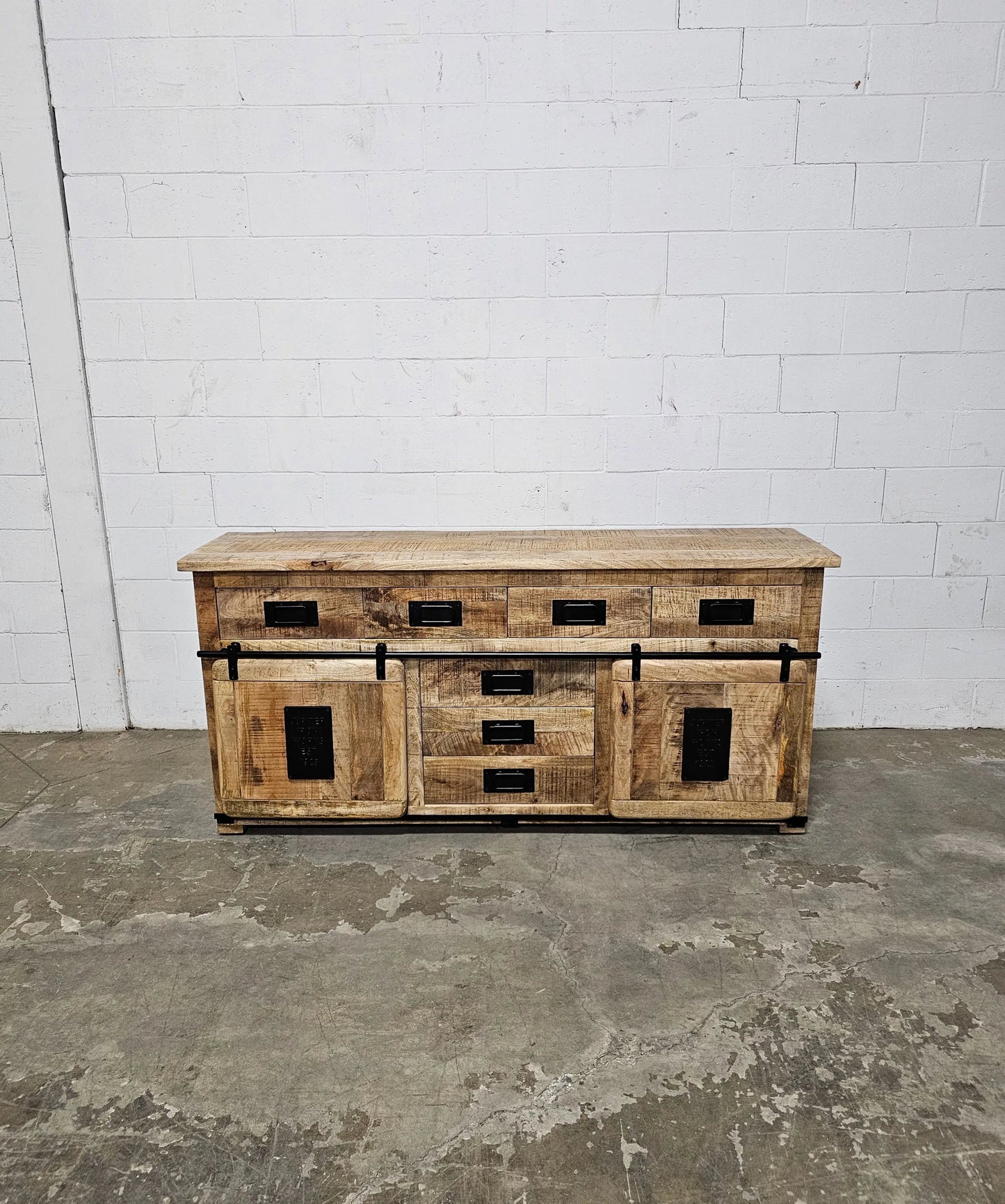 Buffet Farmhouse en bois de manguier brut avec portes coulissantes