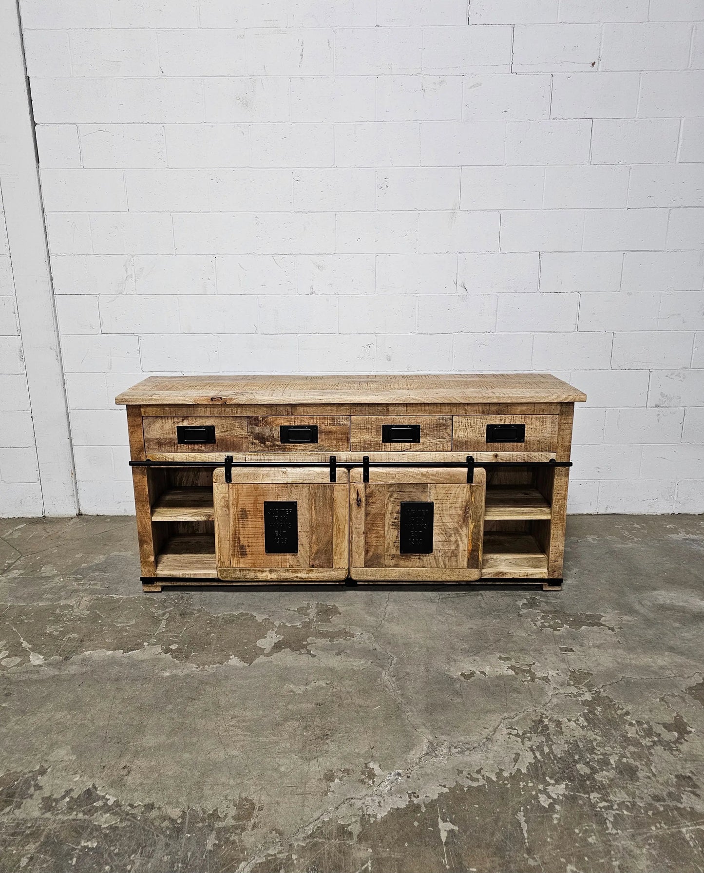 Buffet Farmhouse en bois de manguier brut avec portes coulissantes