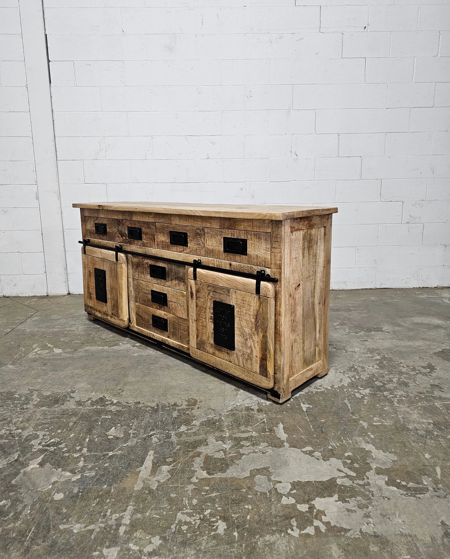 Buffet Farmhouse en bois de manguier brut avec portes coulissantes