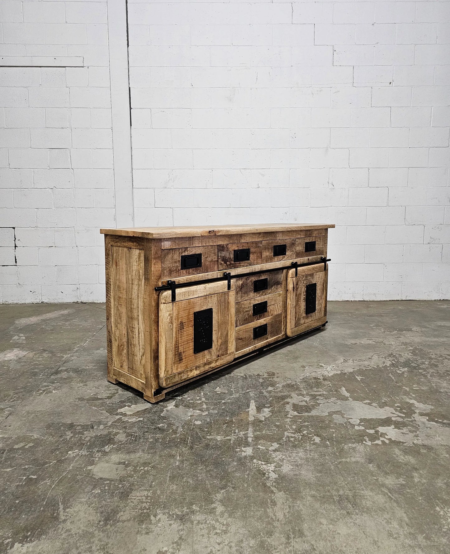 Buffet Farmhouse en bois de manguier brut avec portes coulissantes