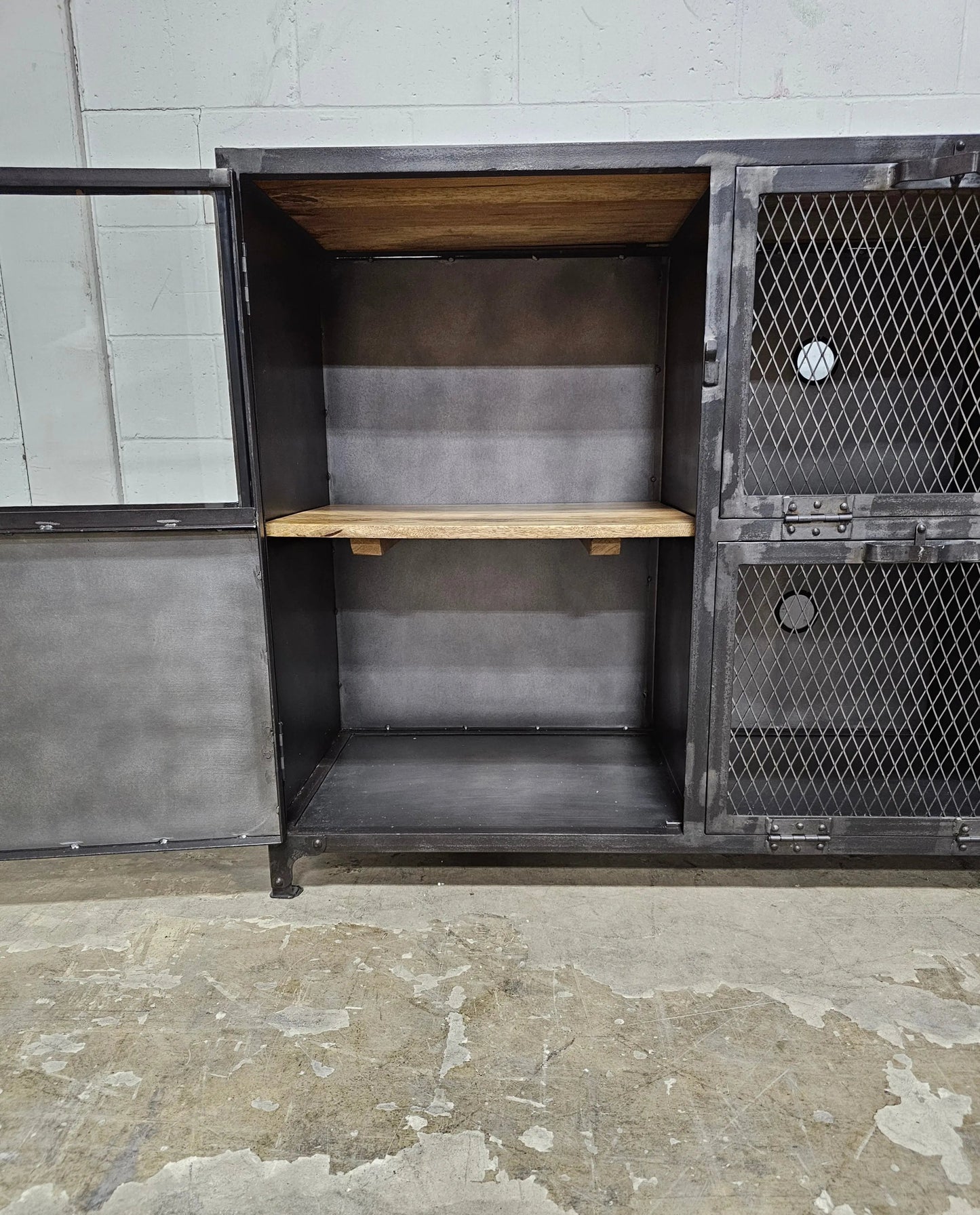 Buffet Ibiza en bois de manguier et acier brut portes vitrées