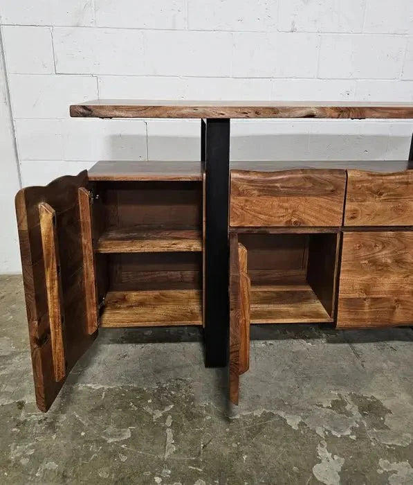 Buffet en bois d'Acacia live edge