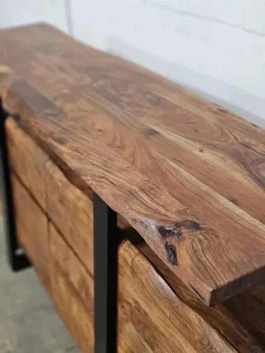 Buffet en bois d'Acacia live edge