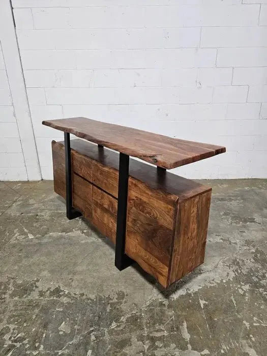 Buffet en bois d'Acacia live edge