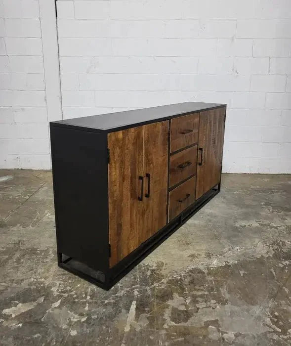 Buffet en bois de manguier et structure d'acier noir