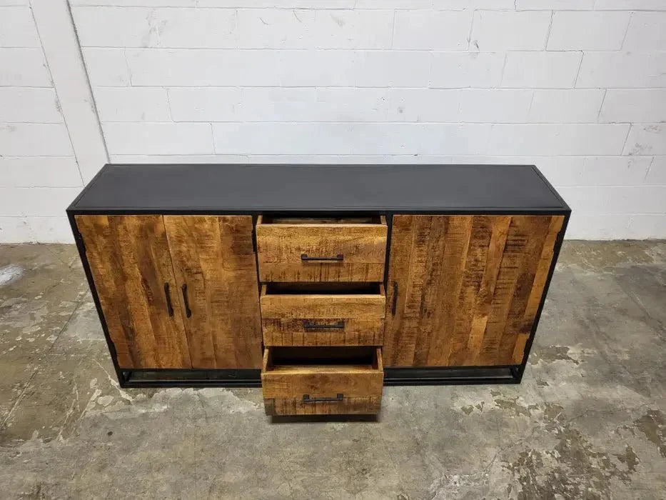 Buffet en bois de manguier et structure d'acier noir