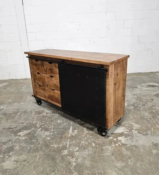 Buffet industriel en bois de manguier et acier noir sur roue avec 6 tiroirs et porte en acier coulissante