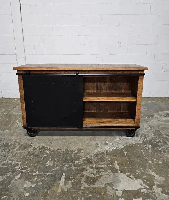 Buffet industriel en bois de manguier et acier noir sur roue avec 6 tiroirs et porte en acier coulissante