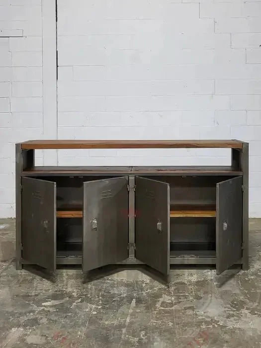Buffet industriel en bois recyclé et acier brut