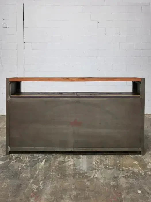 Buffet industriel en bois recyclé et acier brut