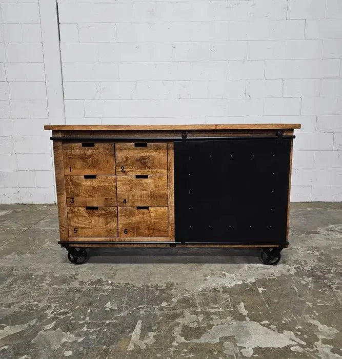 Buffet industriel en bois de manguier et acier noir sur roue avec 6 tiroirs et porte en acier coulissante