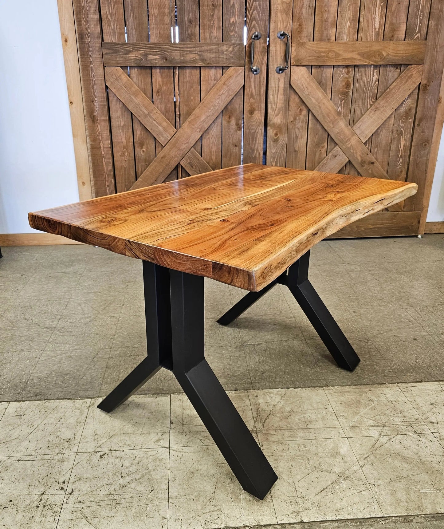 Bureau de Travail en Bois D'acacia massif sur patte en acier noir