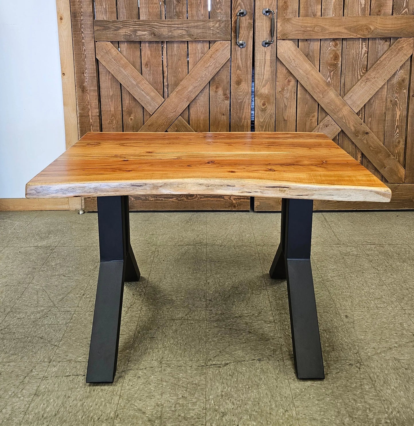 Bureau de Travail en Bois D'acacia massif sur patte en acier noir