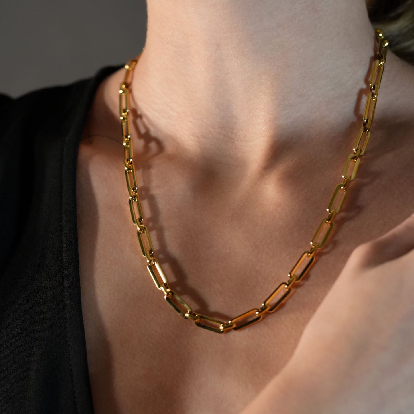 Style CANNES: Delicate Statement Paper-Clip Chain Necklace