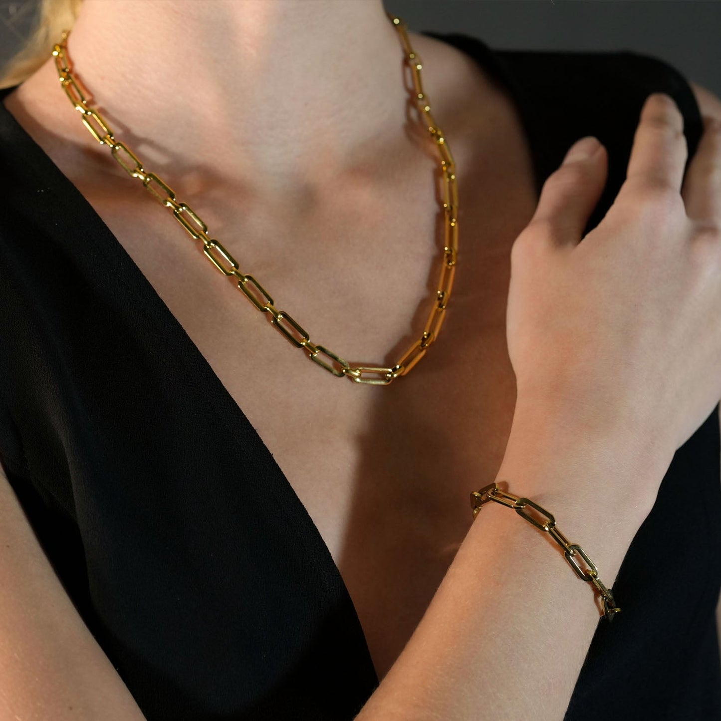 Style CANNES: Delicate Statement Paper-Clip Chain Necklace