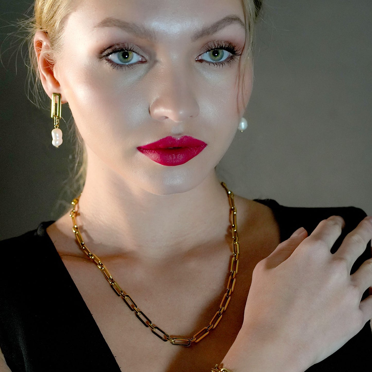 Style CANNES: Delicate Statement Paper-Clip Chain Necklace