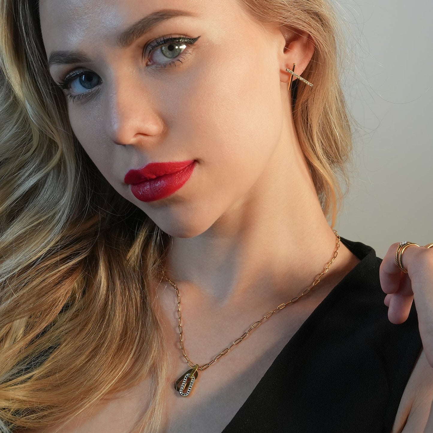 CHICALA: Zirconia-Embedded Oval Shaped Charms Pendant on Paper-Clip Chain Necklace