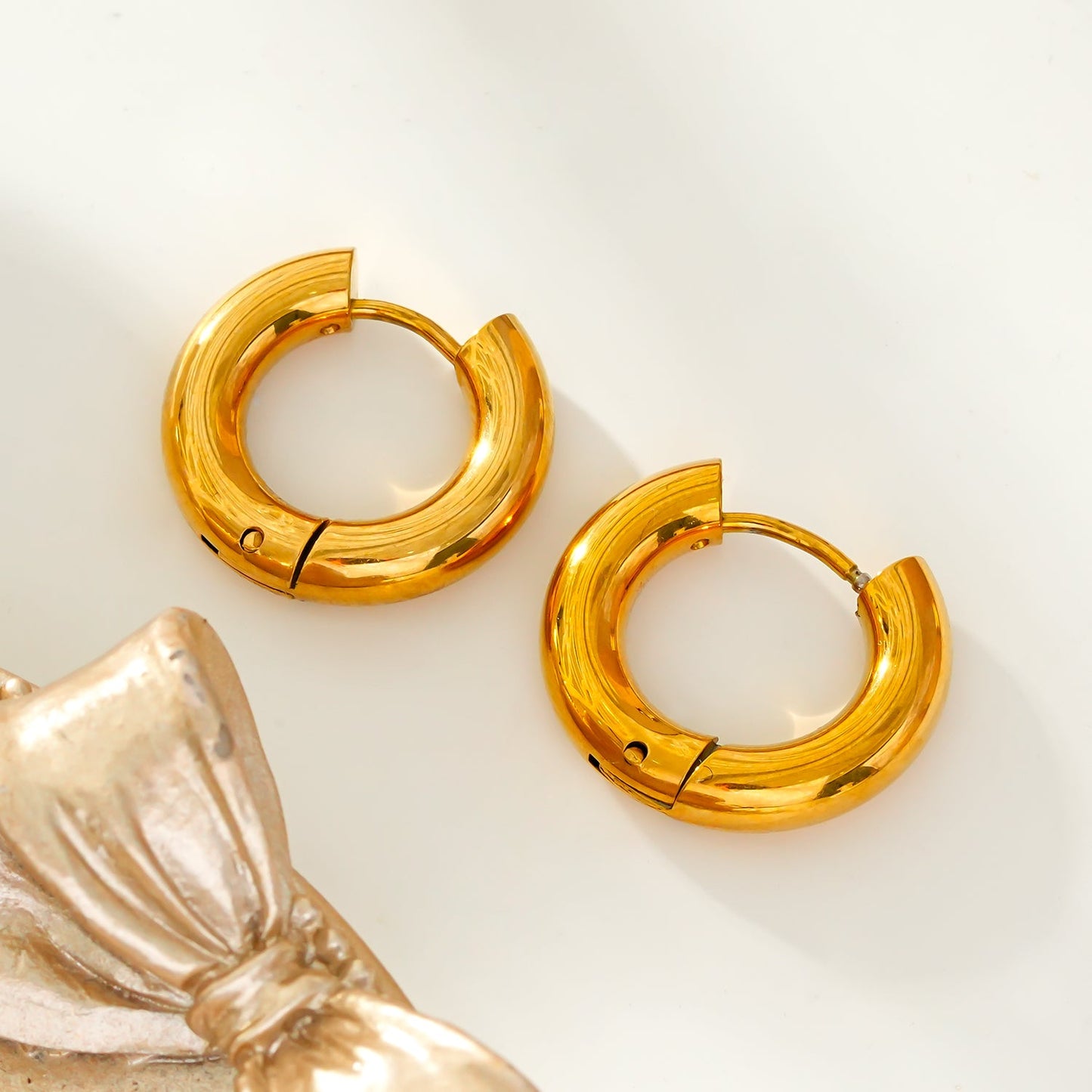 CHOLULA: Mid Width Smooth Surface Tube Hoop Earrings in Gold
