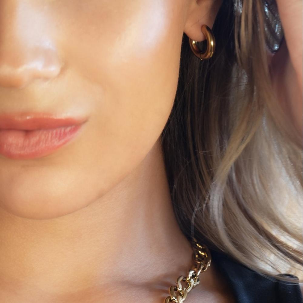 CHOLULA: Mid Width Smooth Surface Tube Hoop Earrings in Gold