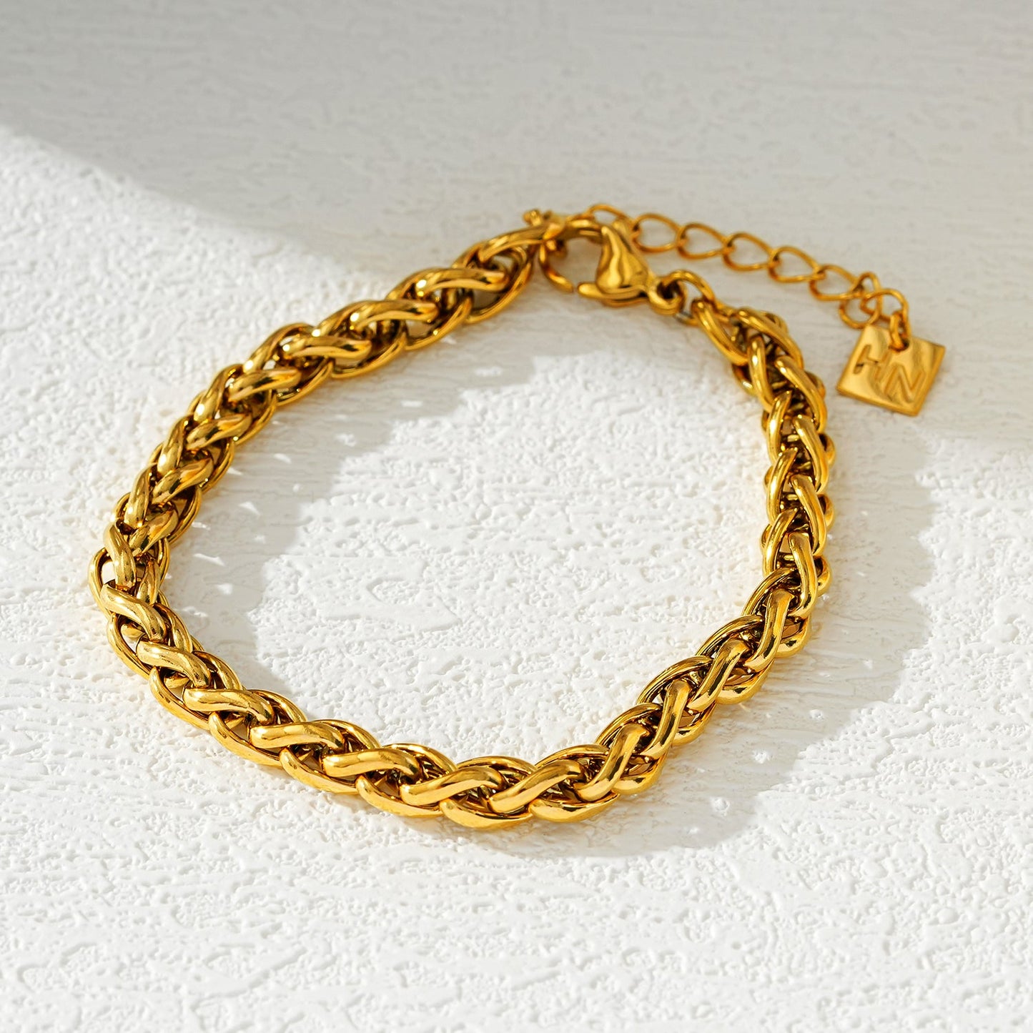Style CLOVELLY: Interwoven Oval Hoop Chunky Bracelet