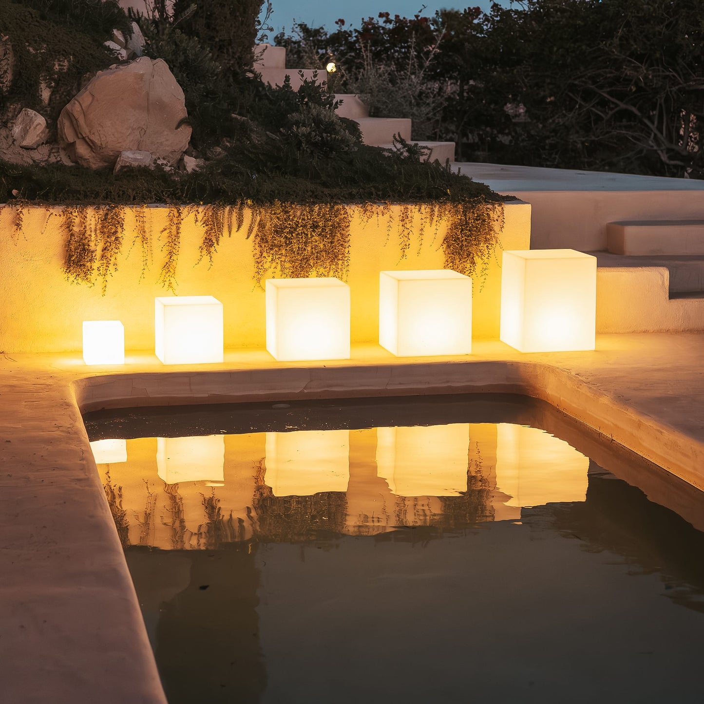 Cuby<br> Solar & Rechargeable Cube Lamp