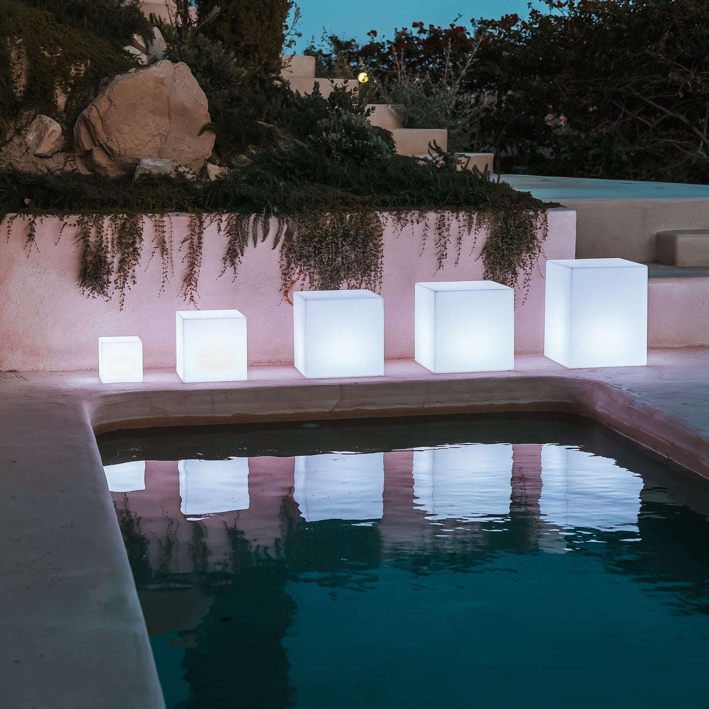 Cuby<br> Solar & Rechargeable Cube Lamp