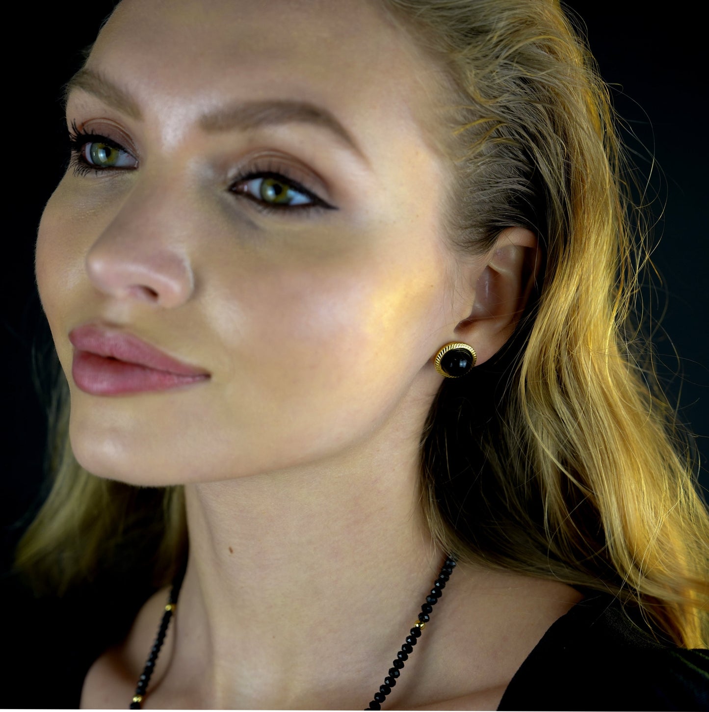 CYNTHIA: Elegant Natural Stone Black Classic Stud Earrings