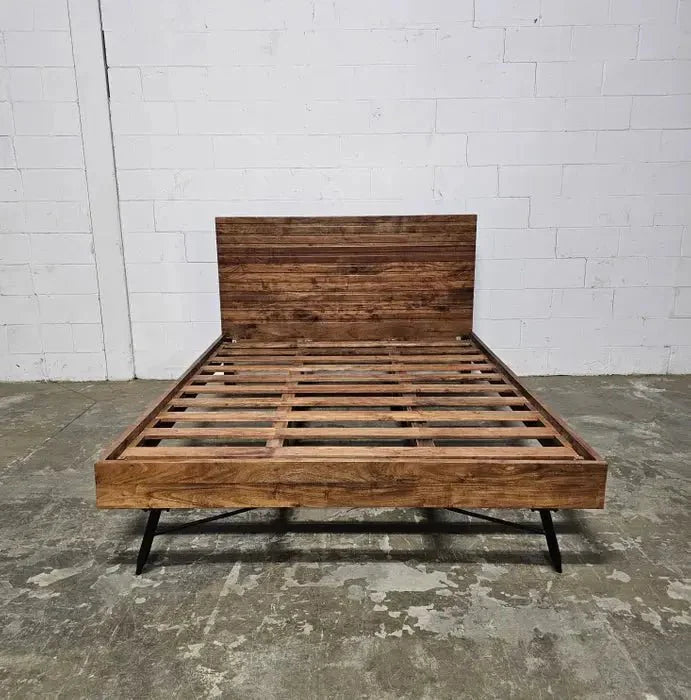 Cadre de lit QUEEN en bois massif d’acacia (WALNUT)