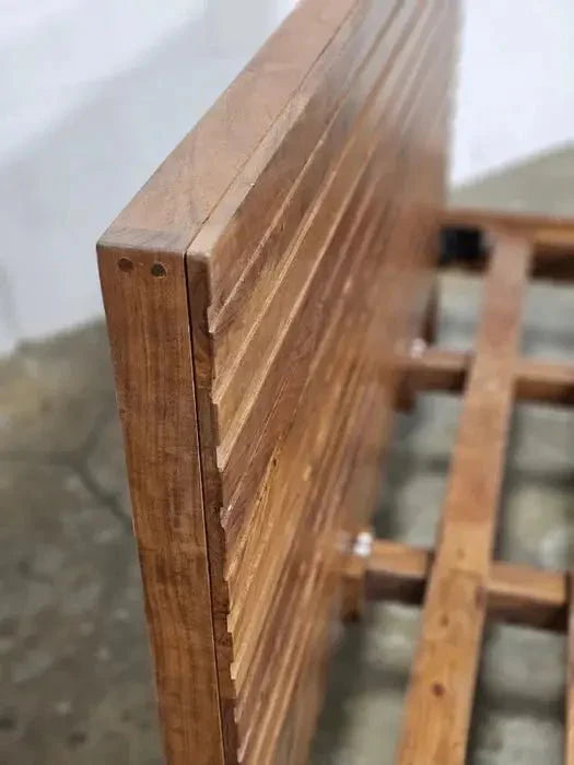 Cadre de lit QUEEN en bois massif d’acacia (WALNUT)