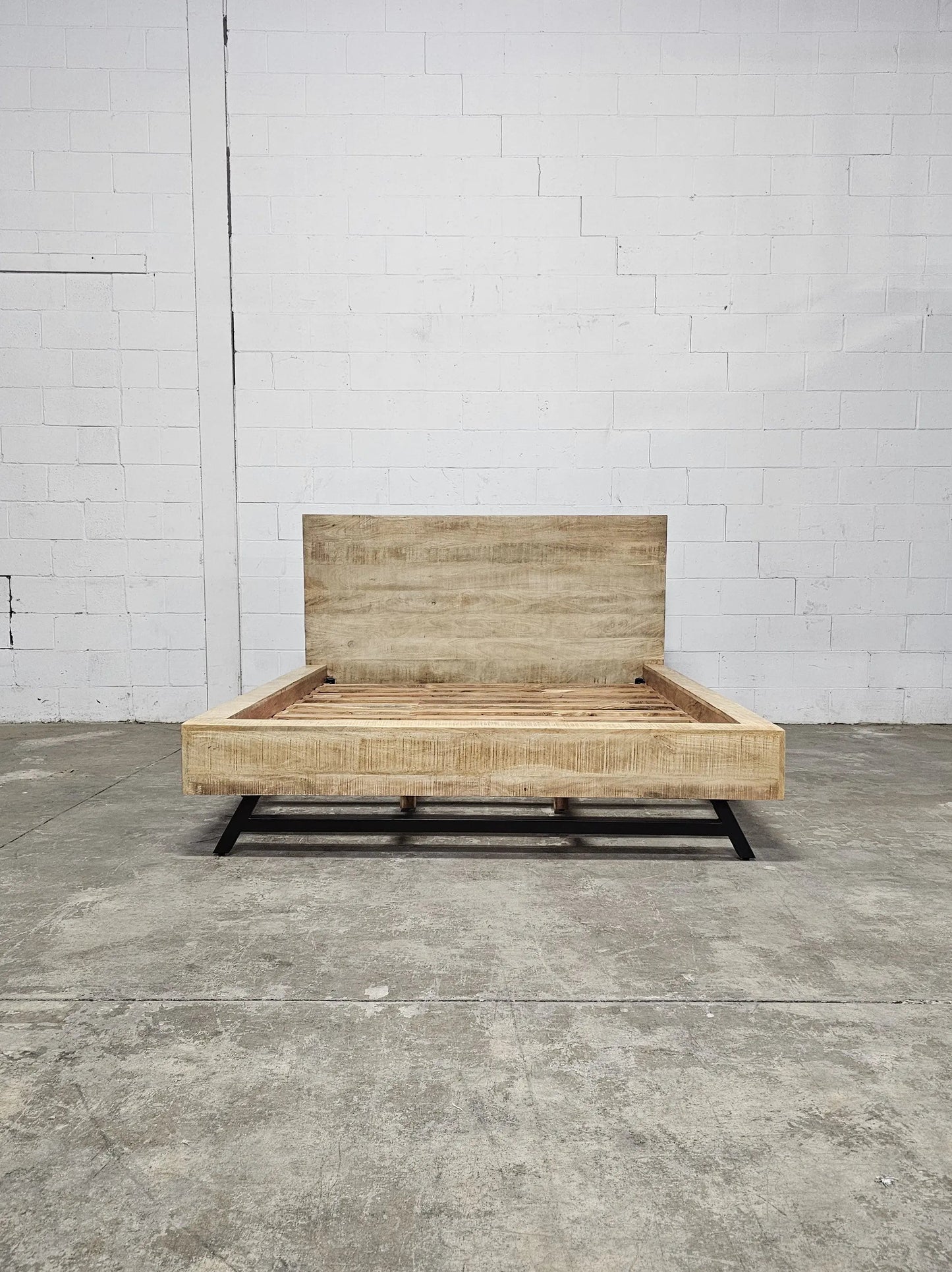 Cadre de Lit Queen en bois massif de Manguier