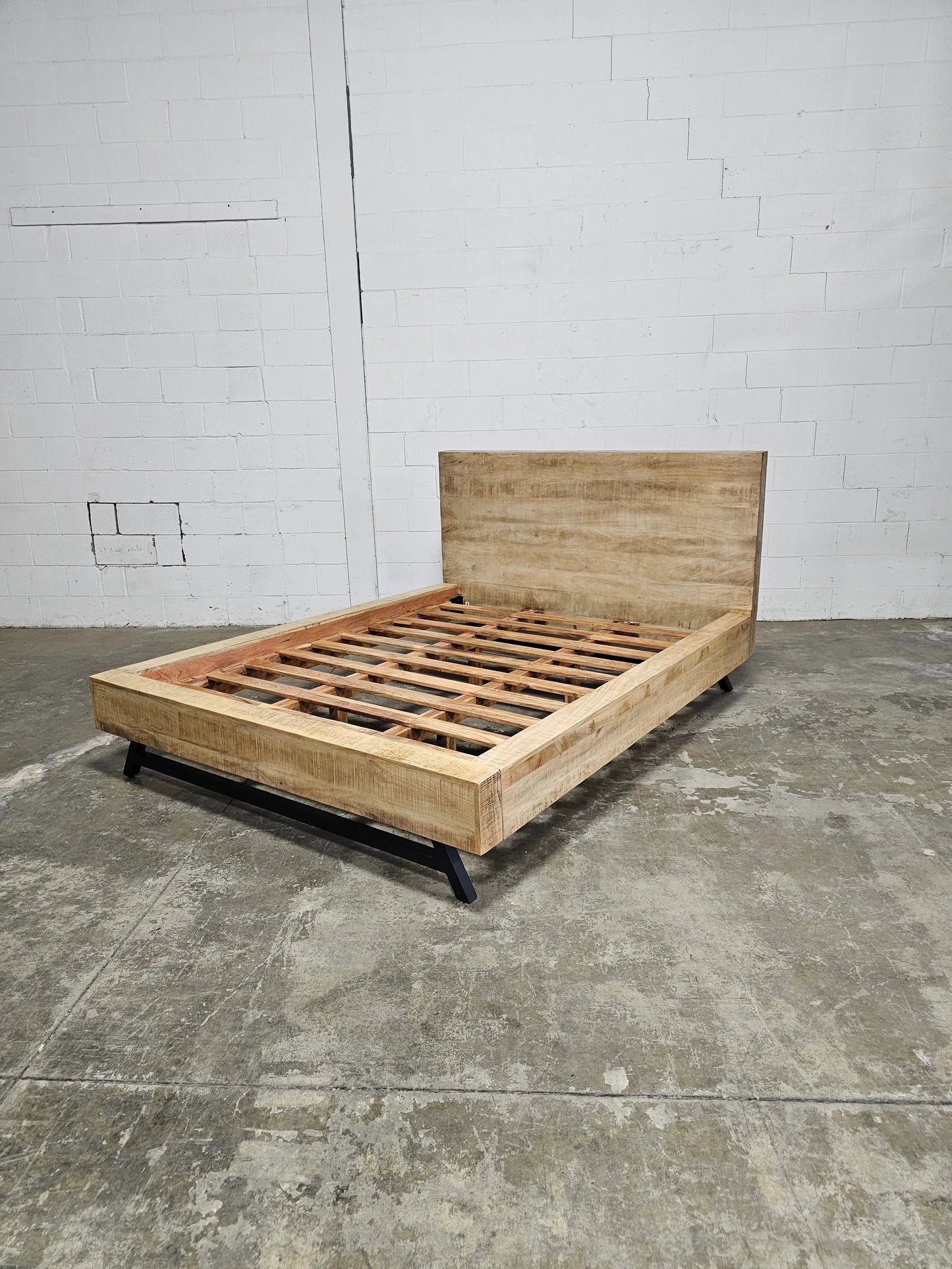 Cadre de Lit Queen en bois massif de Manguier