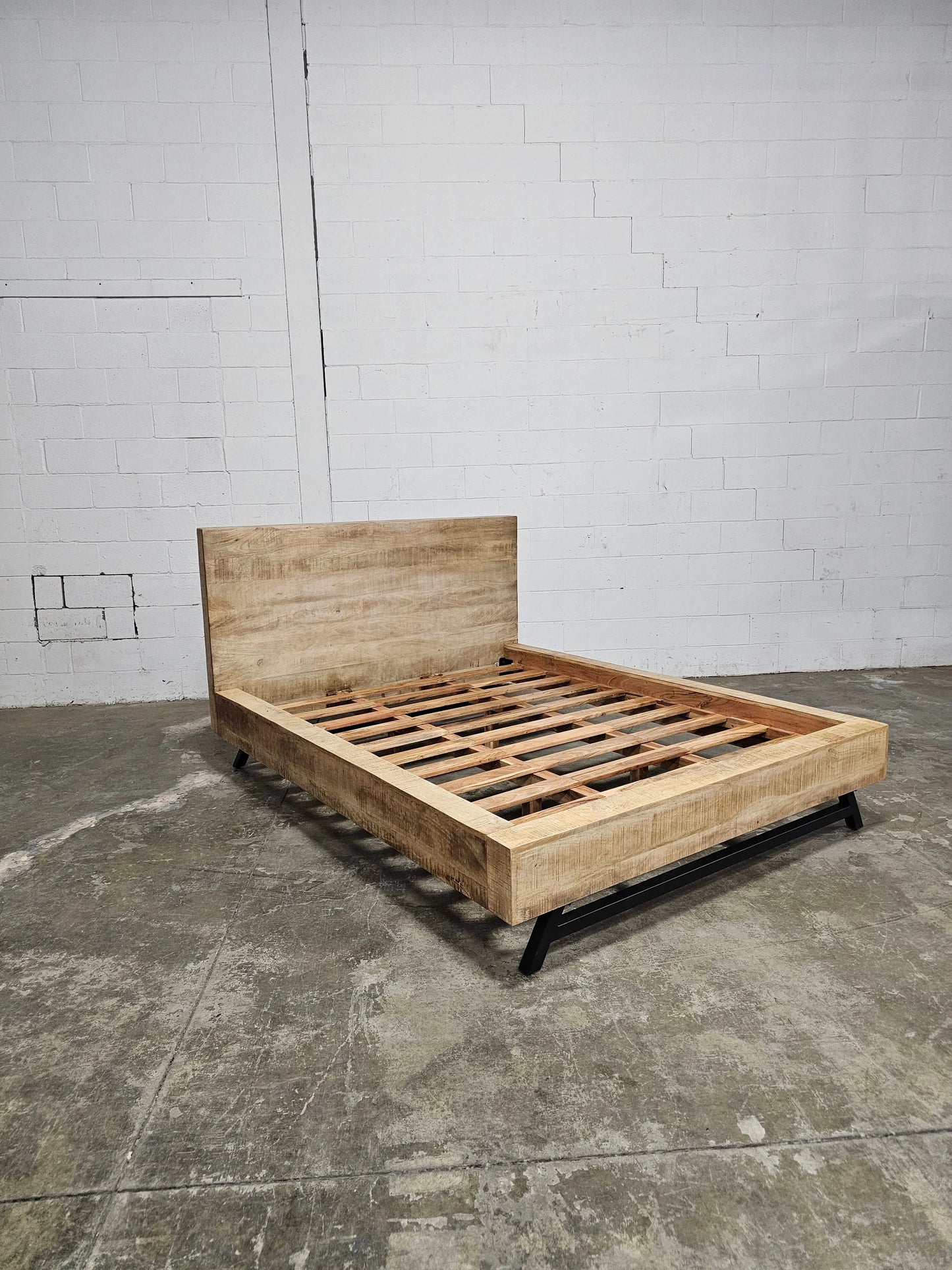 Cadre de Lit Queen en bois massif de Manguier