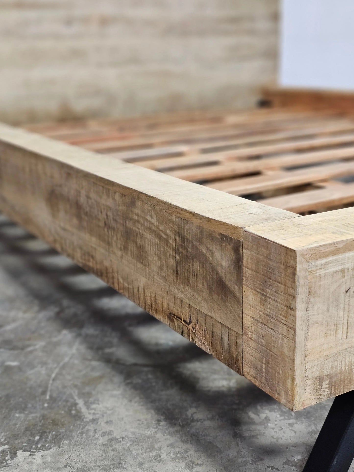 Cadre de Lit King en bois massif de Manguier