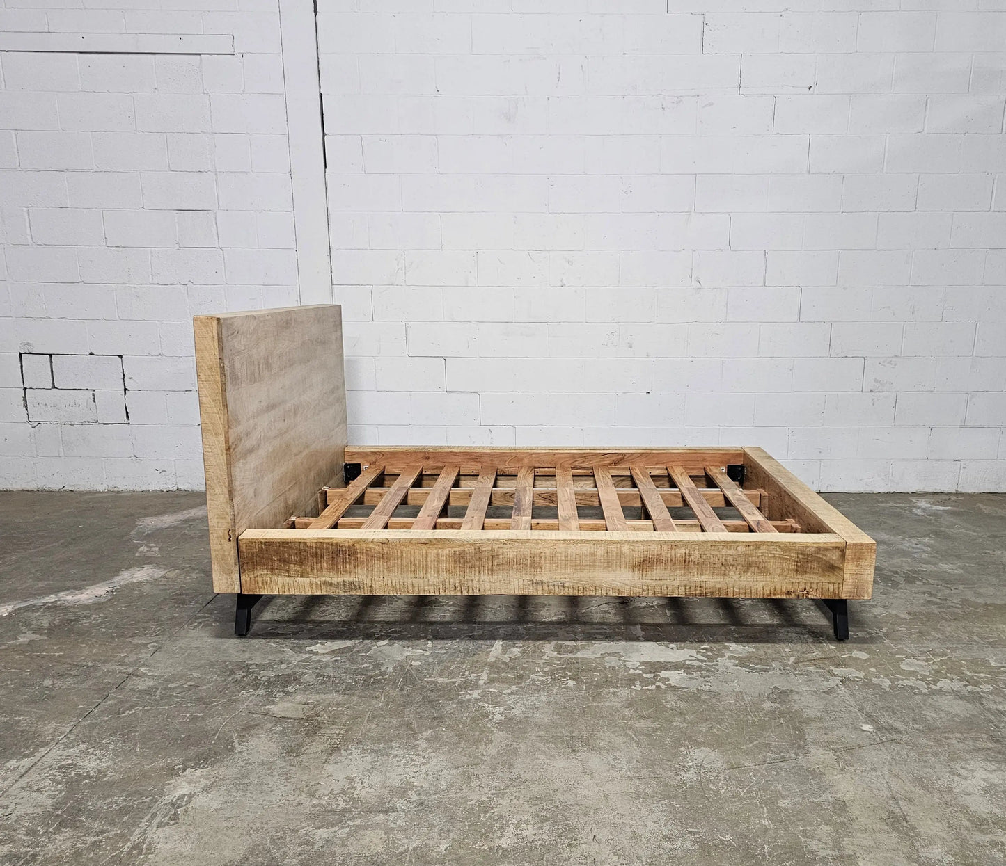 Cadre de Lit Queen en bois massif de Manguier