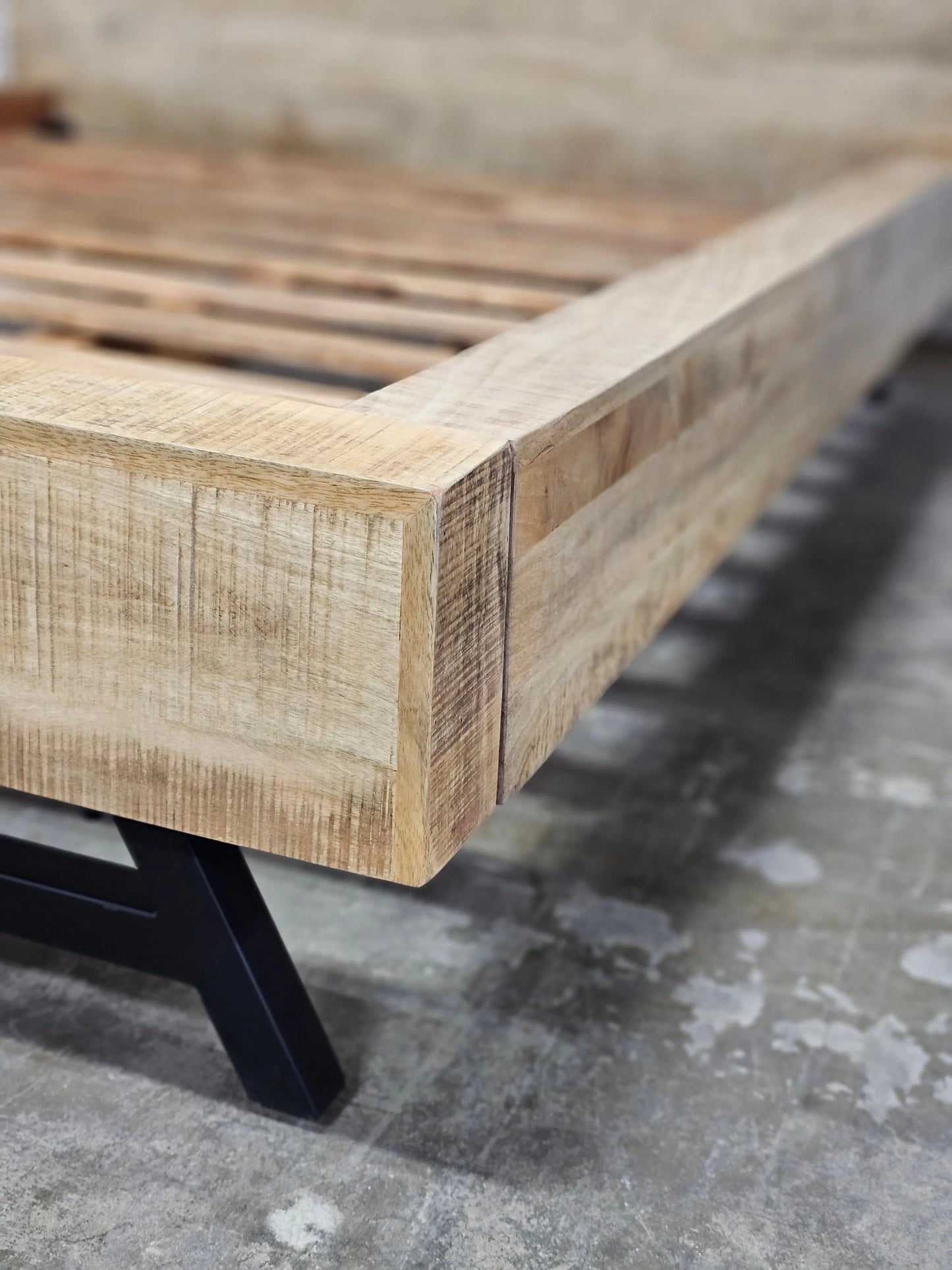 Cadre de Lit King en bois massif de Manguier