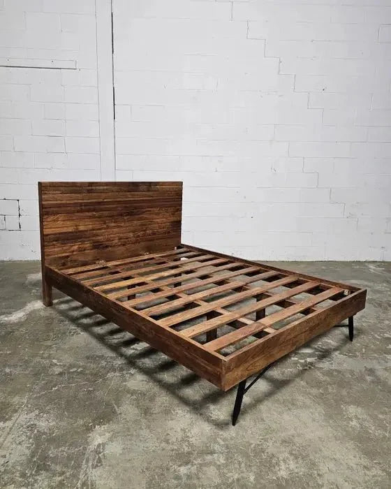 Cadre de lit QUEEN en bois massif d’acacia (WALNUT)