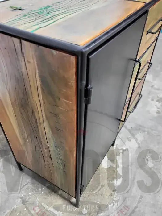 Commode en bois recyclé avec porte en acier et 3 tiroirs