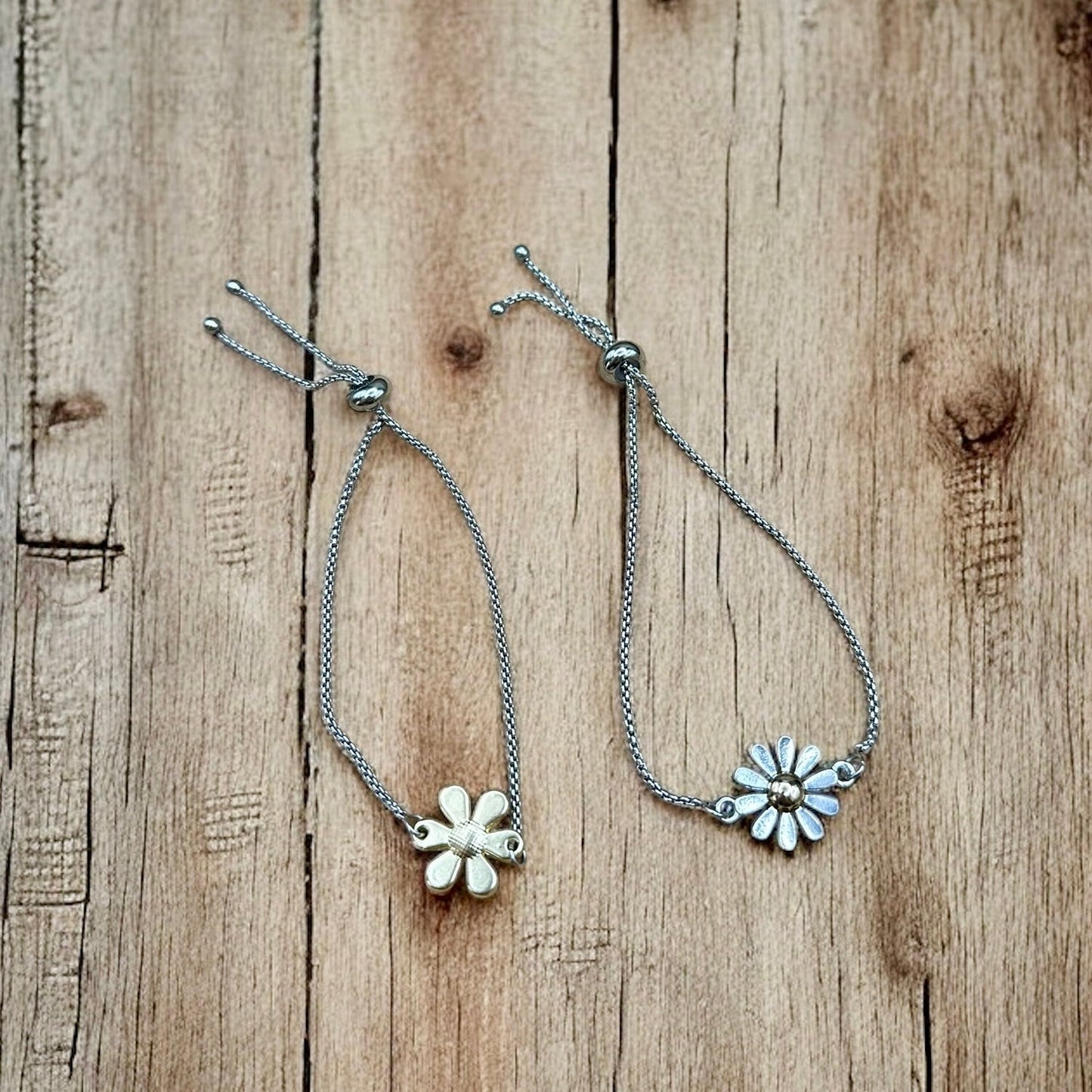 Adjustable Bracelet - Daisy