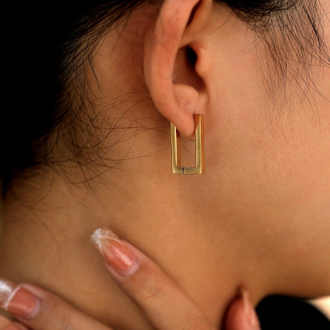 Style DELILAH: Rectangular Mini Hoop Earrings in Gold