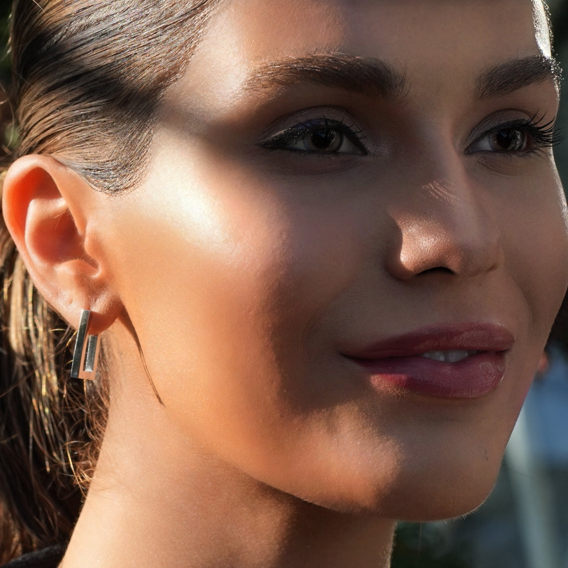 Style DELILAH: Rectangular Mini Hoop Earrings in Silver