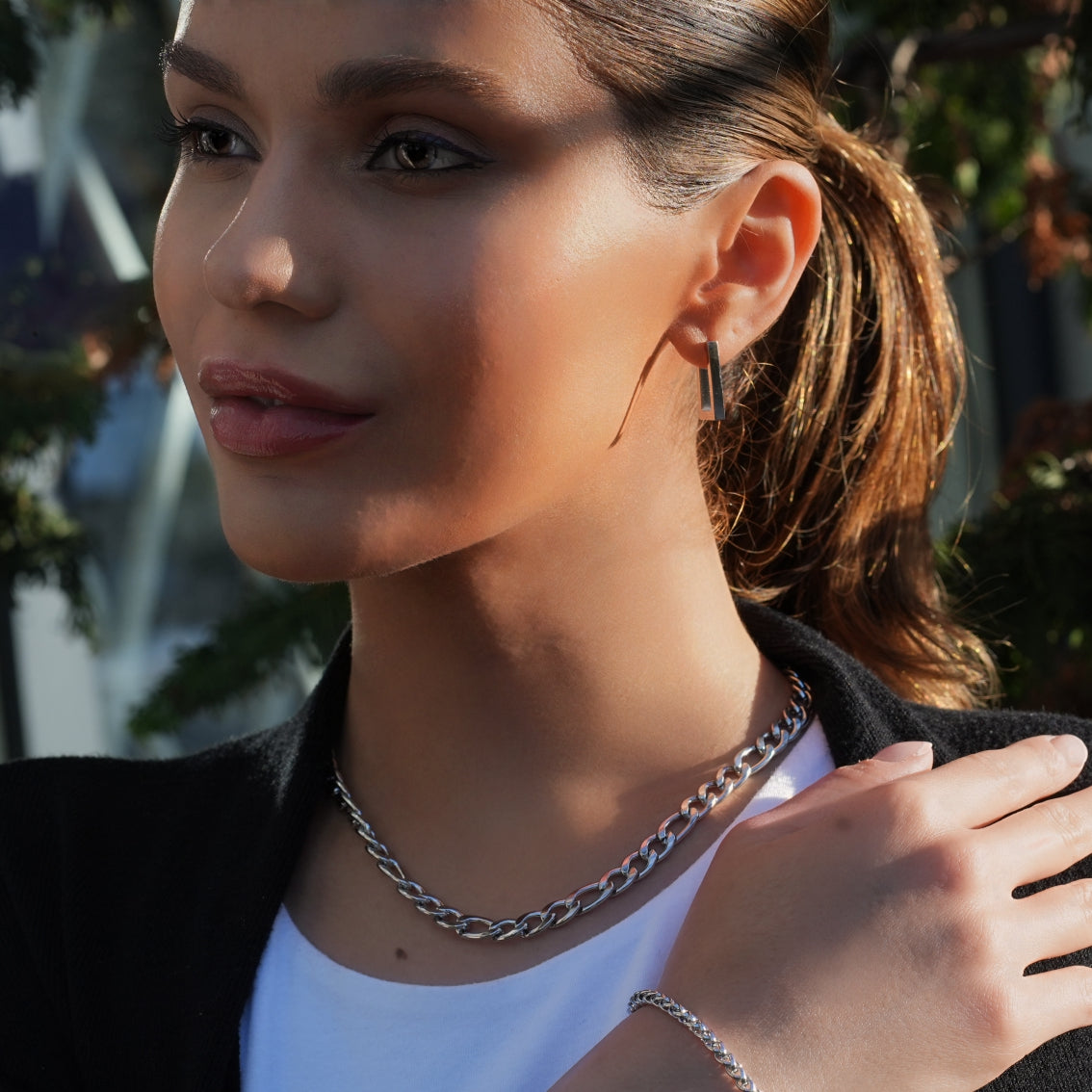 Style DELILAH: Rectangular Mini Hoop Earrings in Silver