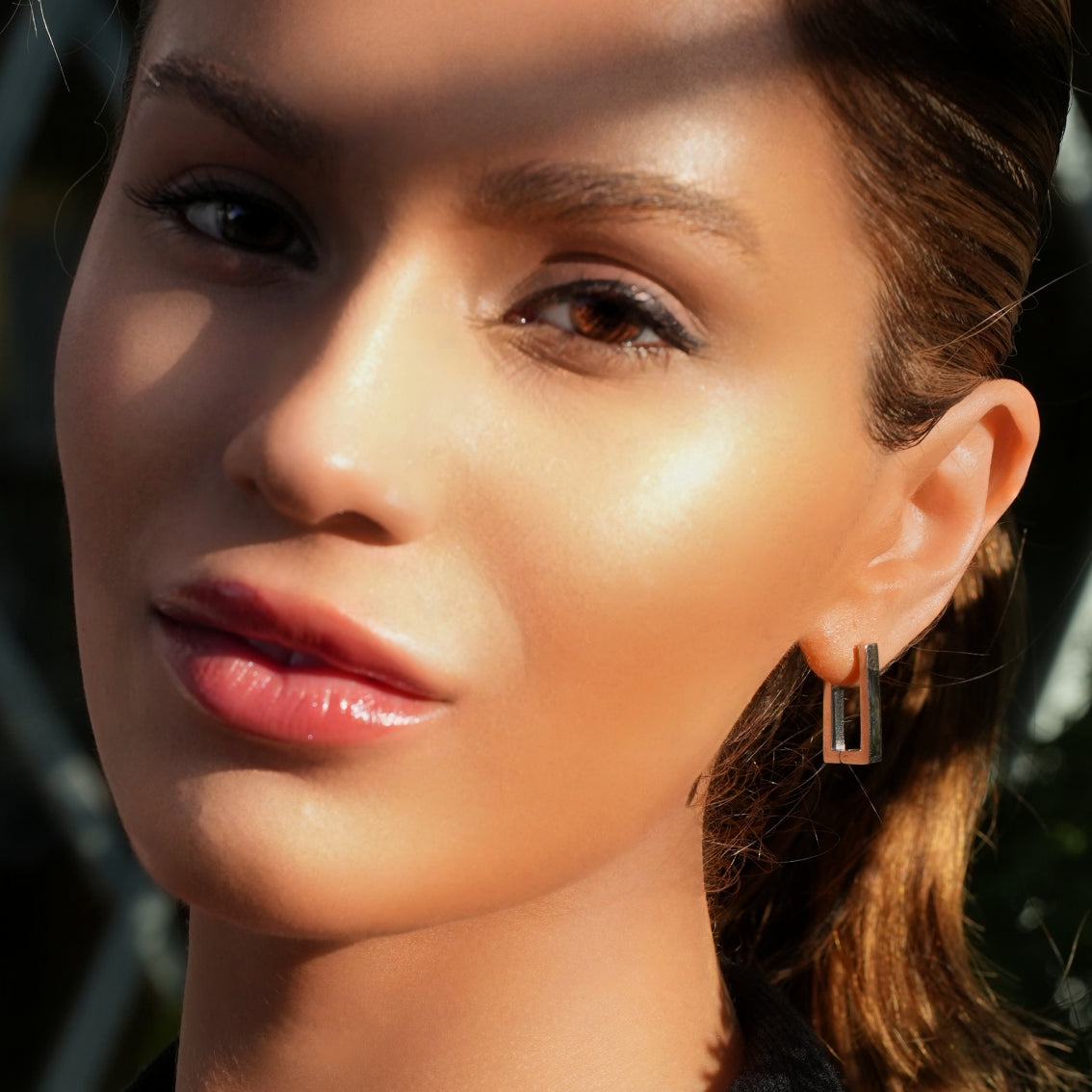 Style DELILAH: Rectangular Mini Hoop Earrings in Silver