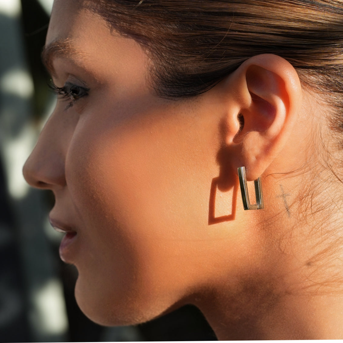 Style DELILAH: Rectangular Mini Hoop Earrings in Silver