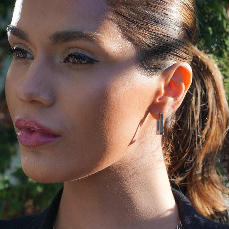 Style DELILAH: Rectangular Mini Hoop Earrings in Silver