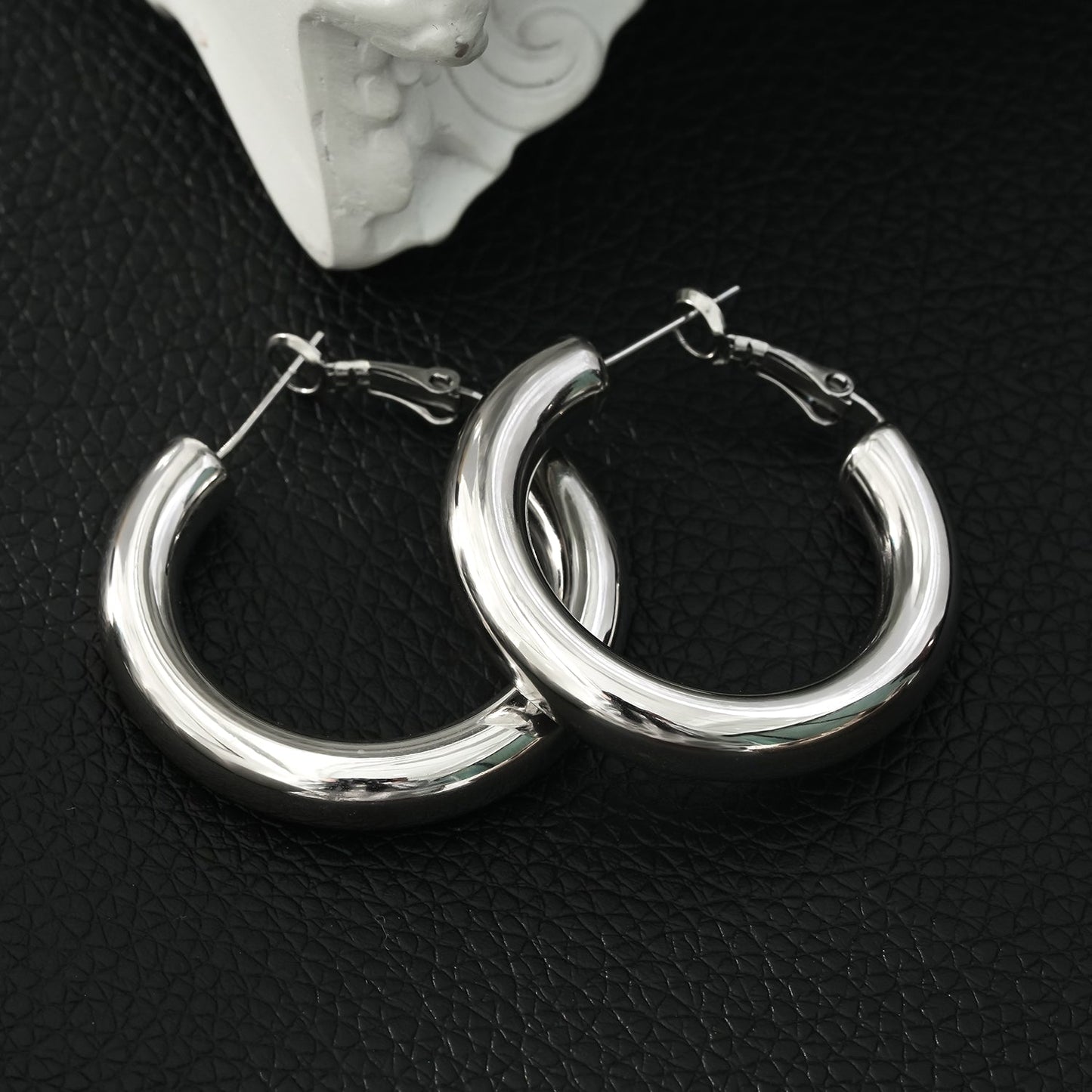DERIVIER Silver (White Gold): Semi-Wide Essential Hoop Earrings (3.5cm)