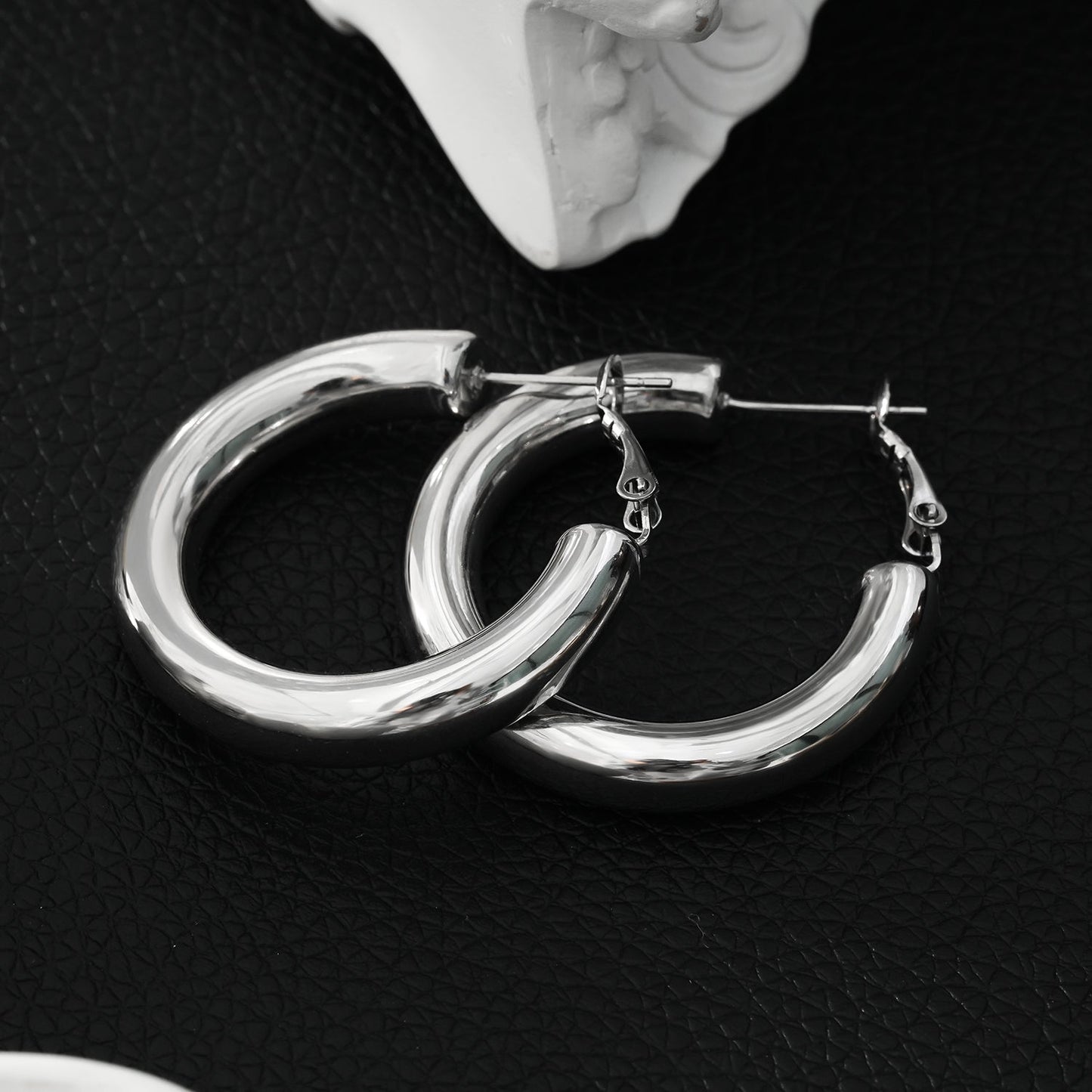 DERIVIER Silver (White Gold): Semi-Wide Essential Hoop Earrings (3.5cm)