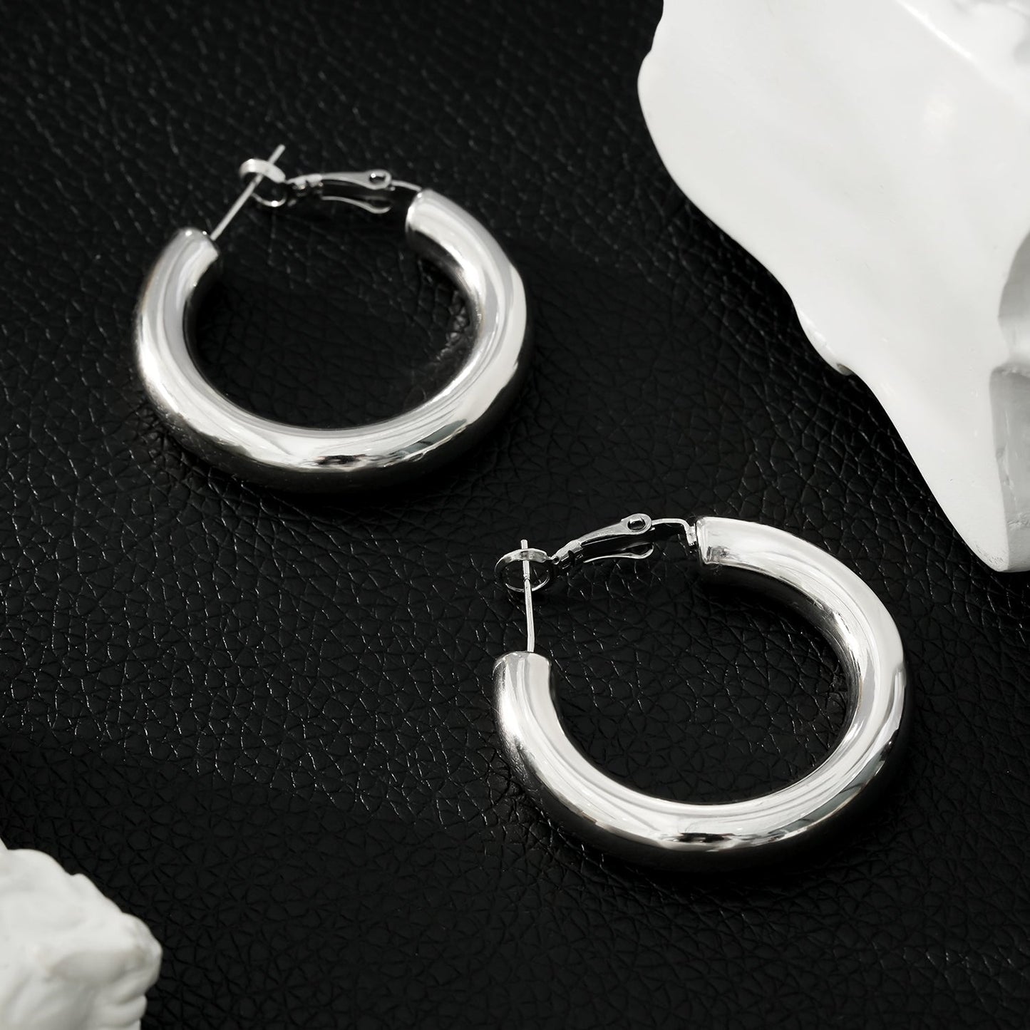 DERIVIER Silver (White Gold): Semi-Wide Essential Hoop Earrings (3.5cm)